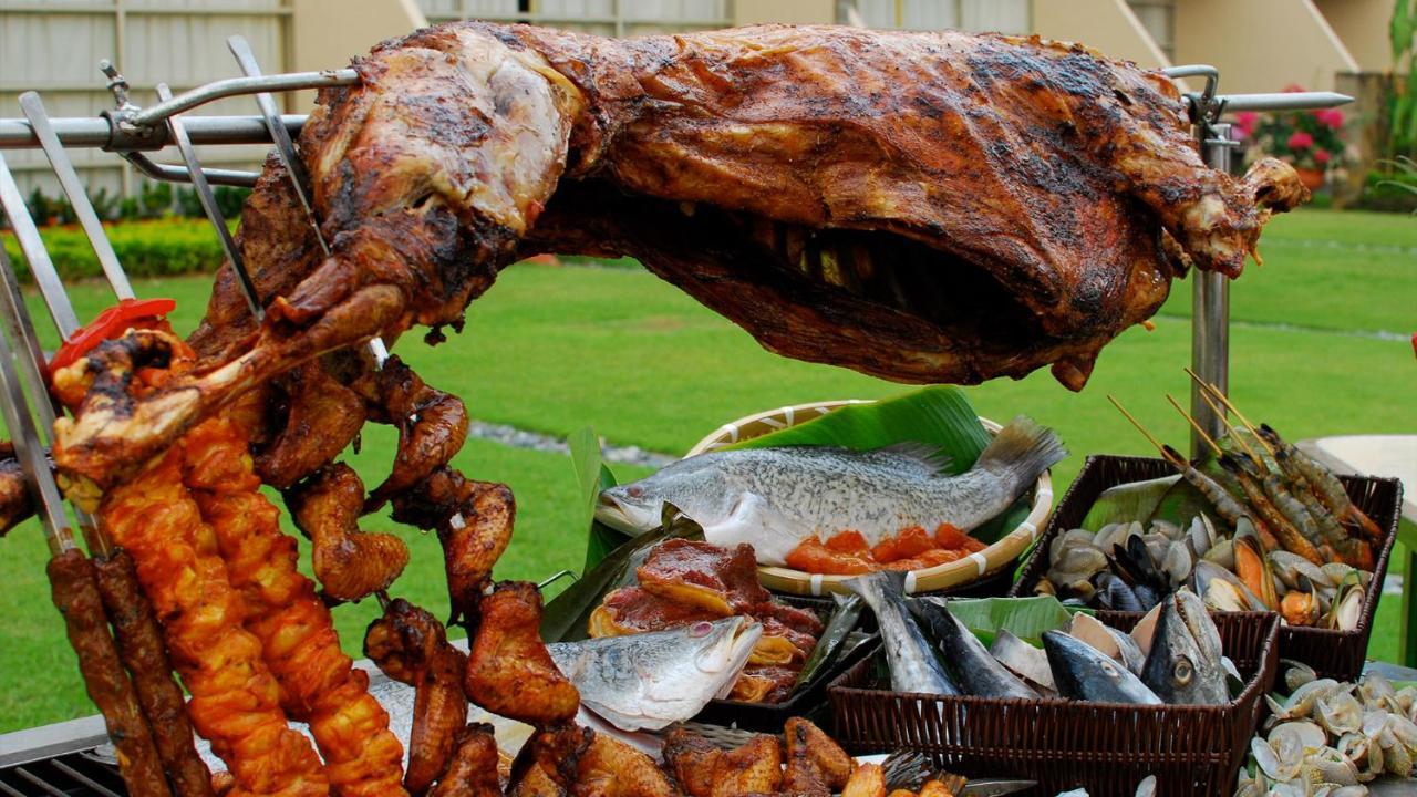 Pulse Grande Hotel Putrajaya Exterior photo A whole roast goat