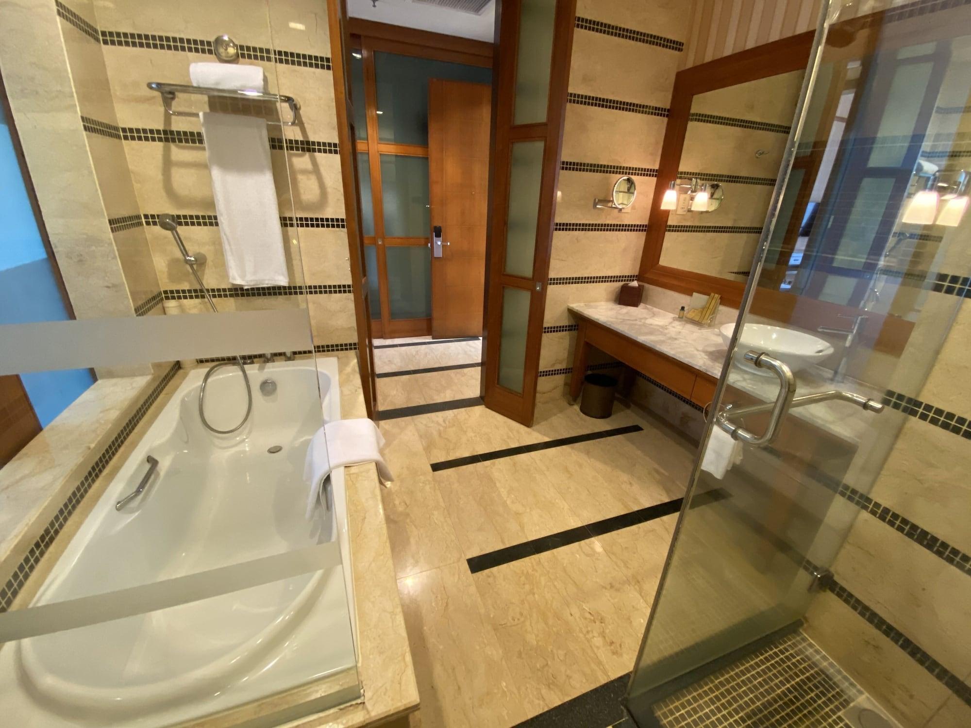 Pulse Grande Hotel Putrajaya Exterior photo Bathroom