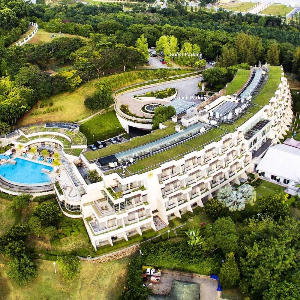 Pulse Grande Hotel Putrajaya Exterior photo The Green Roof