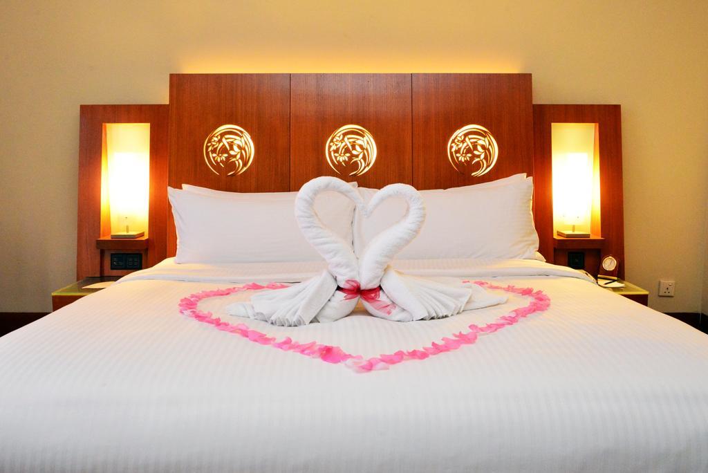 Pulse Grande Hotel Putrajaya Exterior photo A bed with a heart made of rose petals