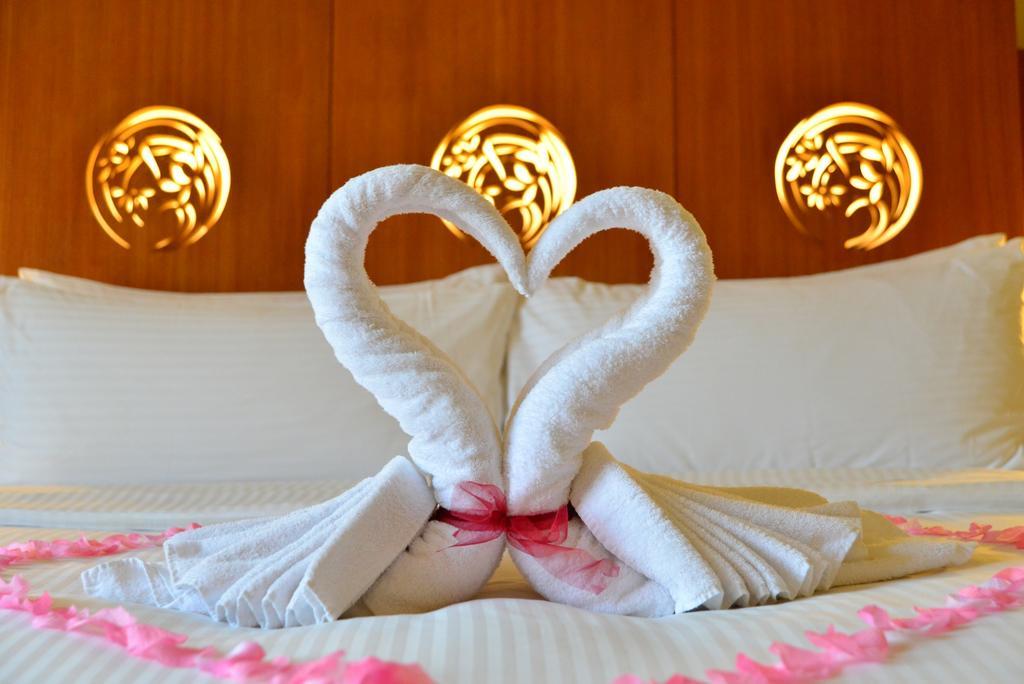Pulse Grande Hotel Putrajaya Exterior photo Towel swans