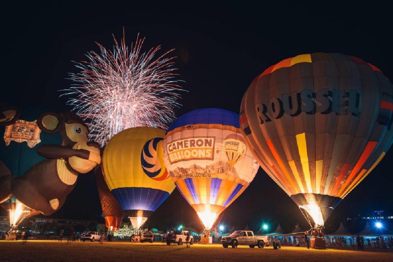 Pulse Grande Hotel Putrajaya Exterior photo Balloon glow at the Albuquerque International Balloon Museum