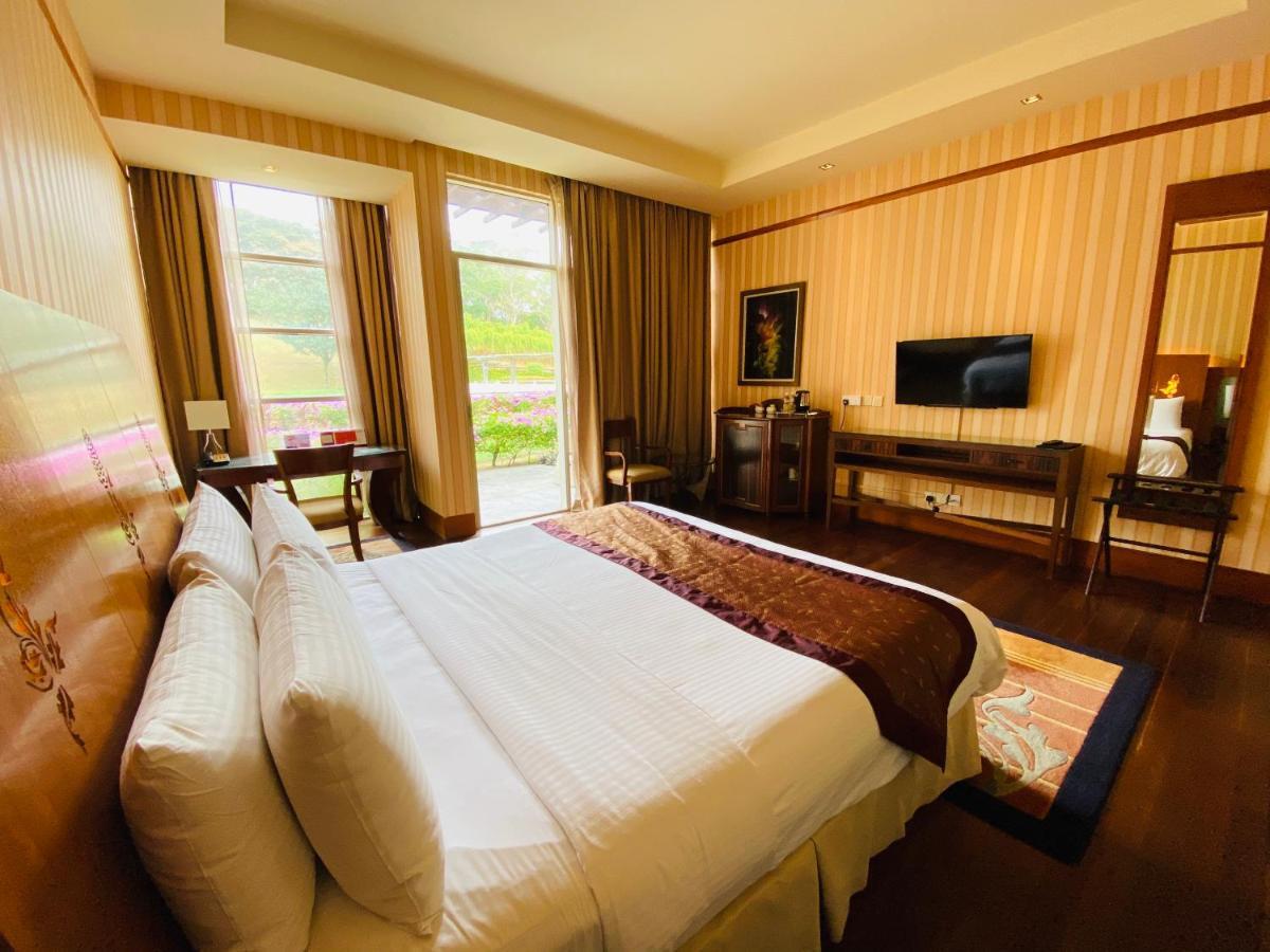 Pulse Grande Hotel Putrajaya Exterior photo Deluxe Room