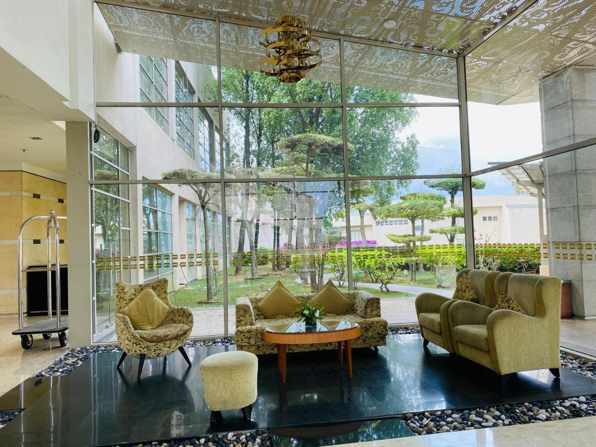 Pulse Grande Hotel Putrajaya Exterior photo Lobby